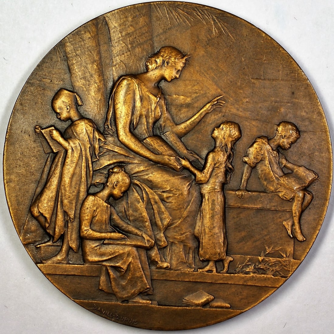 Bronze Medal 1935 Alliance Francaise Ervin Miller NE High School Philadelphia: Bronze Medal 1935 Alliance Francaise Ervin Miller NE High School Philadelphia This is a 1935 Alliance Francaise medal awarded to Ervin Miller from NE High School in Philadelphia, Pennsylvania. The med