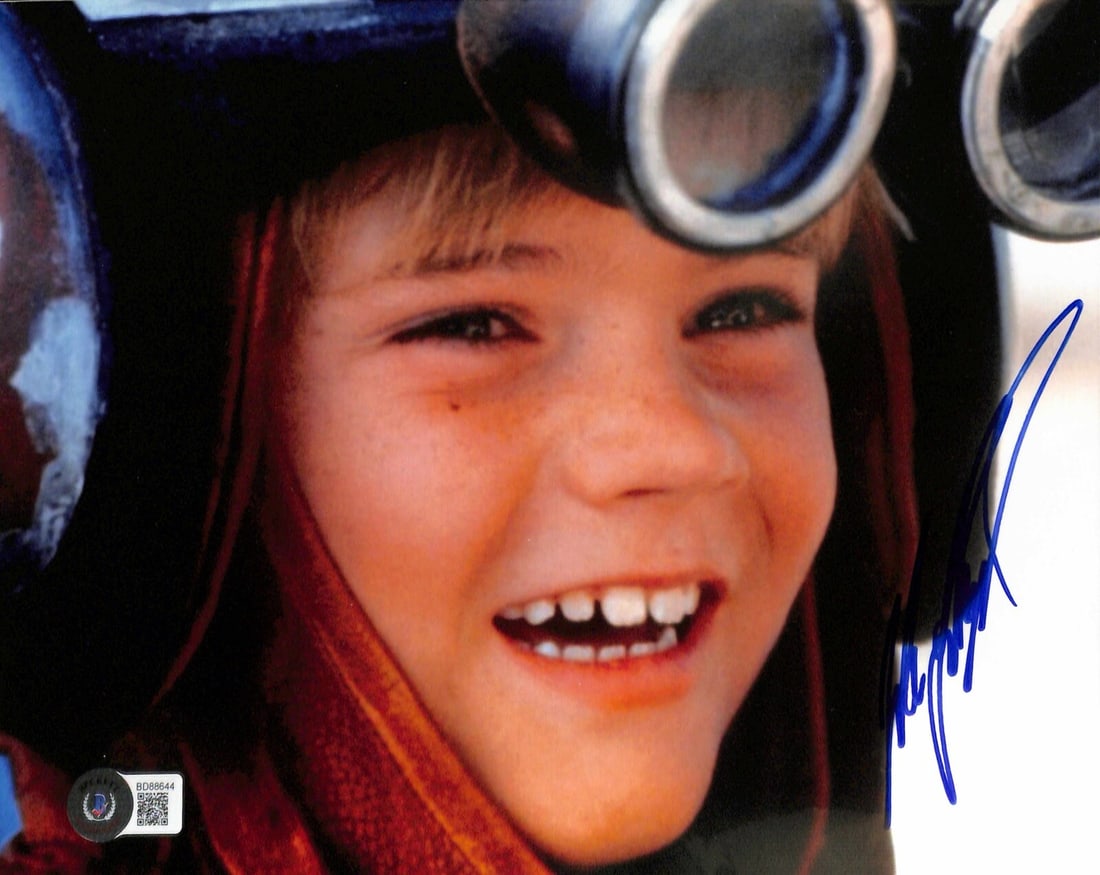 Jake Lloyd Signed 8x10 Star Wars Photo Beckett Authenticated: Jake Lloyd Signed 8x10 Star Wars Photo Beckett Authenticated This autographed 8x10 color photograph features Jake Lloyd, renowned for his role as Anakin Skywalker in Star Wars: The Phantom Menace. The