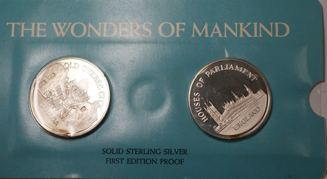 Sterling Silver Proof Medals Set Old Quebec and Parliament by Franklin Mint: Sterling Silver Proof Medals Set Old Quebec and Parliament by Franklin Mint This set includes solid sterling silver proof medals featuring Old Quebec and the Houses of Parliament, produced by the Fran