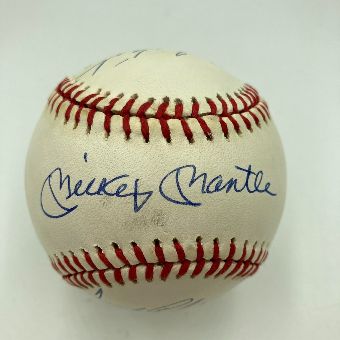 Triple Crown Legends Signed Baseball Mantle Williams Yastrzemski JSA COA: Triple Crown Legends Signed Baseball Mantle Williams Yastrzemski JSA COA This official American League baseball is a remarkable collector's item, featuring hand signatures from four legendary Triple C