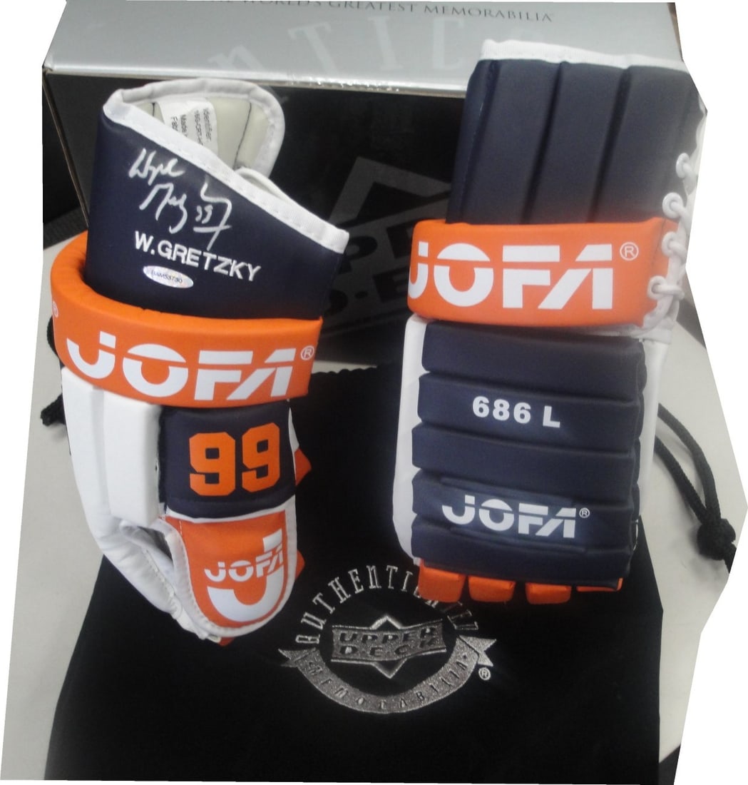 Wayne Gretzky Signed JOFA Right Hand Glove Edmonton Oilers UDA Authenticated: Wayne Gretzky Signed JOFA Right Hand Glove Edmonton Oilers UDA Authenticated This is an original hand-signed replica right-hand JOFA glove worn by Wayne Gretzky during his time with the Edmonton Oiler