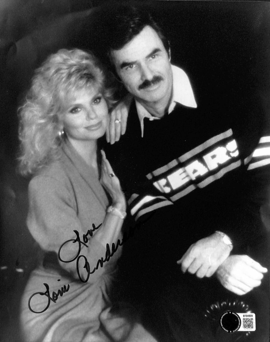 Loni Anderson Signed Photo with Burt Reynolds Beckett Certified: Loni Anderson Signed Photo with Burt Reynolds Beckett Certified This striking black-and-white photograph features actress Loni Anderson alongside her former husband, the iconic Burt Reynolds. Exclusiv