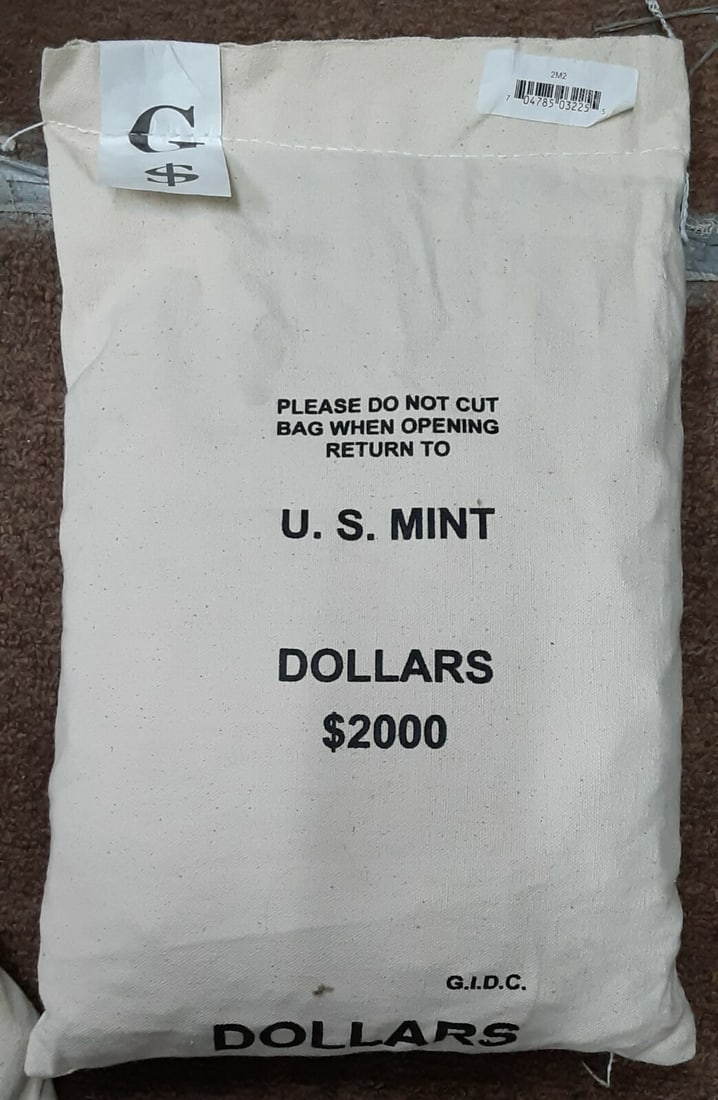 Unopened 2003 Denver Sacagawea Dollar Mint Bag with 2000 Uncirculated Coins: Unopened 2003 Denver Sacagawea Dollar Mint Bag with 2000 Uncirculated Coins This is an original, unopened mint-sewn bag containing 2,000 Sacagawea dollar coins, each dated 2003 and minted in Denver. T