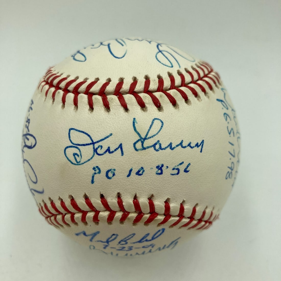 Sandy Koufax Randy Johnson Signed Perfect Game Baseball 13 Signatures PSA DNA: Sandy Koufax Randy Johnson Signed Perfect Game Baseball 13 Signatures PSA DNA This is an exceptional autographed baseball featuring the signatures of 13 legendary pitchers who have achieved the perfec