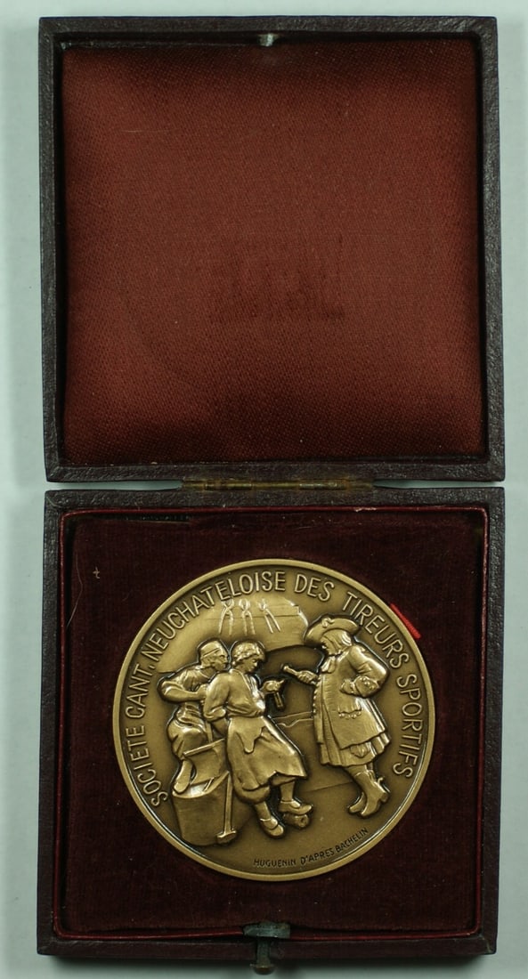 Swiss Shooting Medal R1021a Neuchatel ND with Original Case: Swiss Shooting Medal R1021a Neuchatel ND with Original Case This is an un-used Swiss Shooting Medal R1021a from Neuchatel, Switzerland, produced by Huguenin. The medal is presented in its original cas