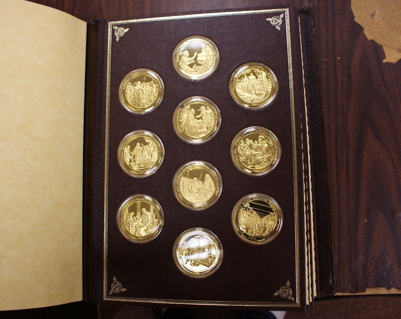 Set of 100 Gold-Plated Silver Medals with Binders Medallic History of Mankind (1 of 5)