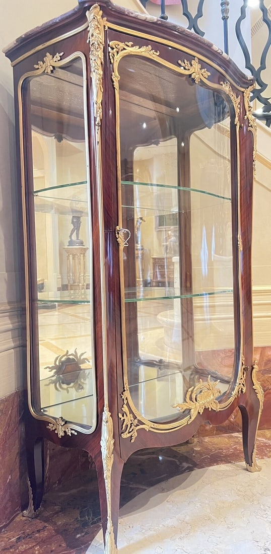 19th Century F. Linke Gilt Bronze Tulipwood Vitrine with Marble Top: 19th Century F. Linke Gilt Bronze Tulipwood Vitrine with Marble Top This exquisite 19th-century Francois Linke vitrine showcases stunning craftsmanship with gilt bronze mounts and a tulipwood structur