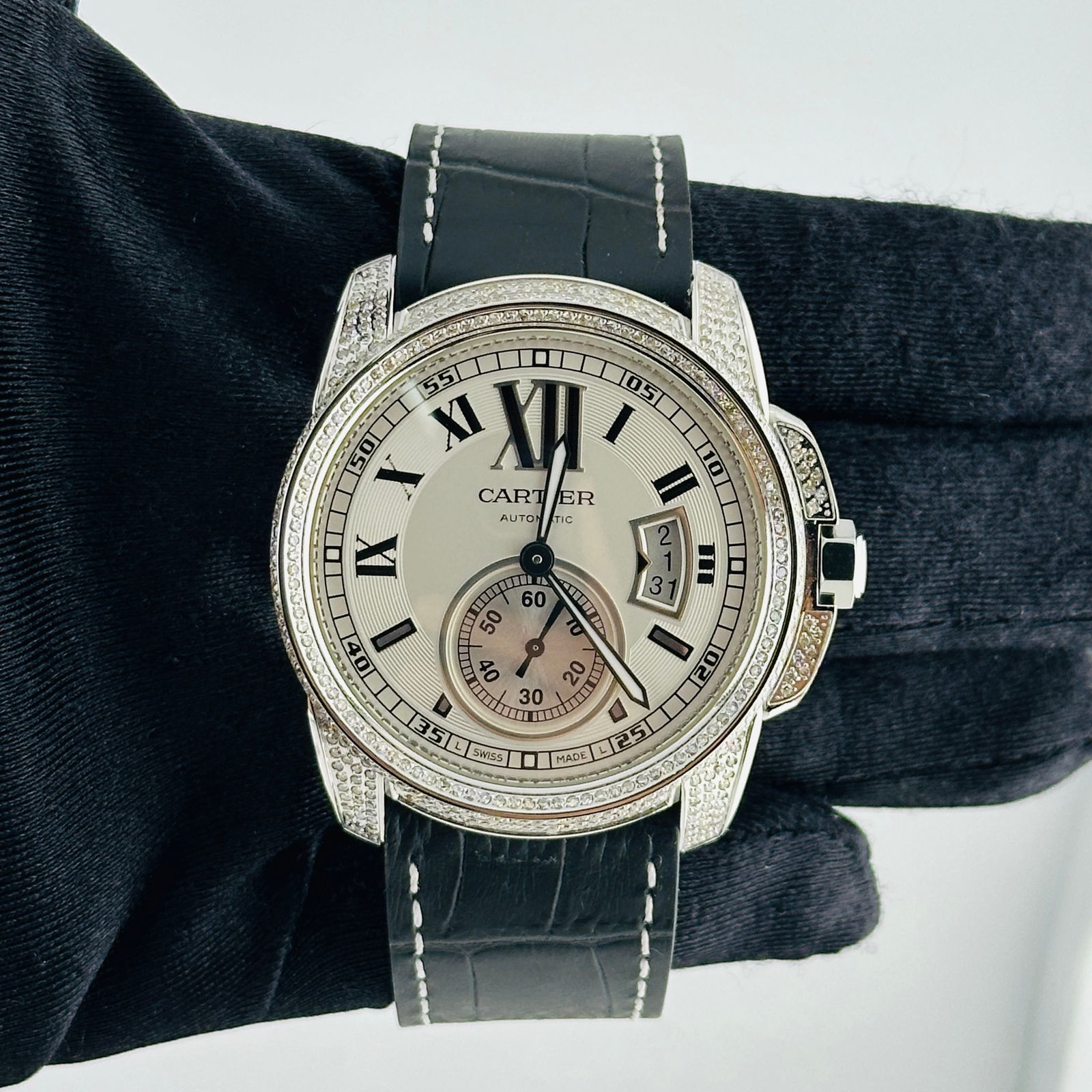 Cartier Ref 3389 Calibre Mens Watch Silver Diamond Bezel Aftermarket Leather Strap: Cartier Ref 3389 Calibre Mens Watch Silver Diamond Bezel Aftermarket Leather Strap This men's Cartier Calibre watch features a silver dial and a diamond bezel, paired with an aftermarket leather brace