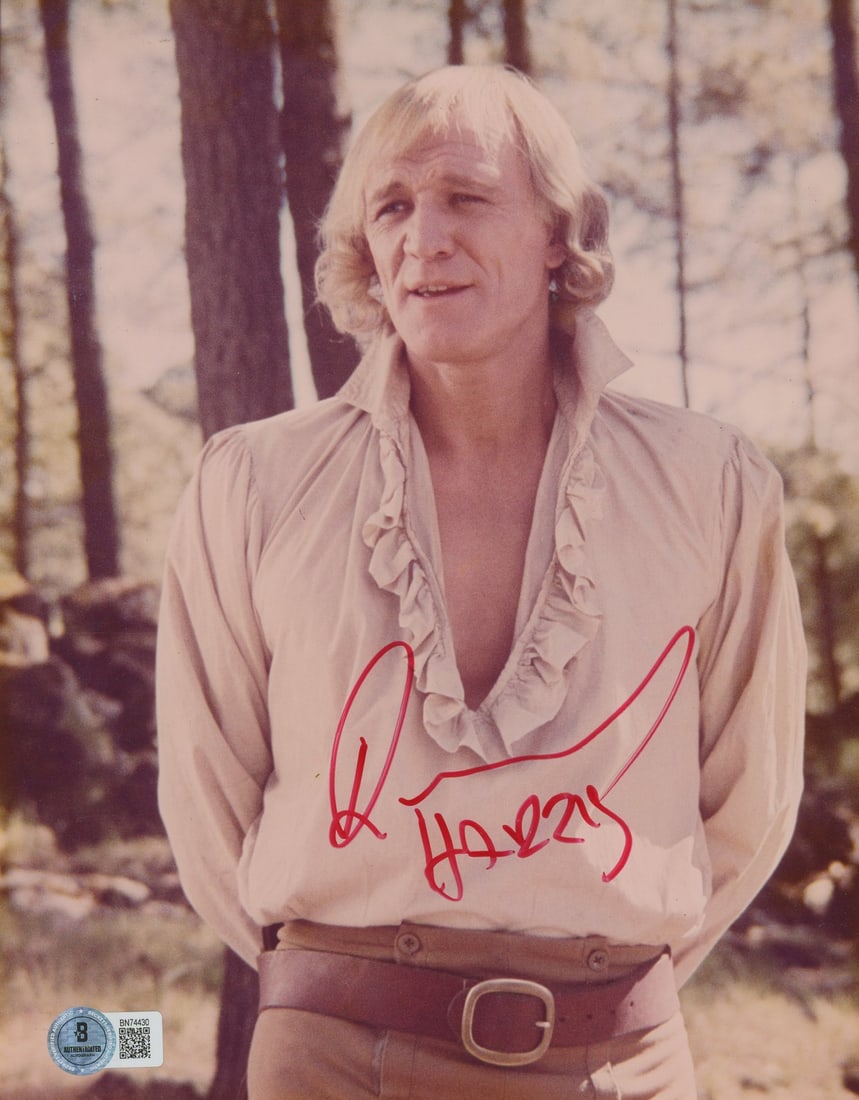 Richard Harris Camelot Signed 8x10 Photo Beckett Authenticated: Richard Harris Camelot Signed 8x10 Photo Beckett Authenticated This authentic 8x10 photograph features the signature of Richard Harris, renowned for his role in the classic film "Camelot." The photo c