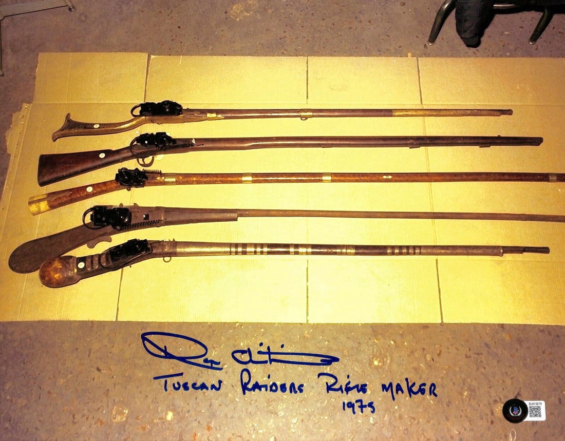 11x14 Star Wars Photo Signed by Roger Christian Prop Designer Beckett Authenticated: 11x14 Star Wars Photo Signed by Roger Christian Prop Designer Beckett Authenticated This is an original 11x14 photograph signed by Star Wars set decorator and prop designer Roger Christian. The autogr