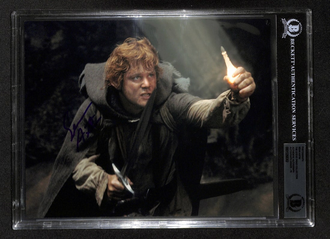 Sean Astin Signed 8x10 Lord of the Rings Photo Beckett Auto Grade 10: Sean Astin Signed 8x10 Lord of the Rings Photo Beckett Auto Grade 10 This is an original 8x10 color photograph autographed by Sean Astin, who portrayed Sam in Lord of the Rings. The signature, in blue