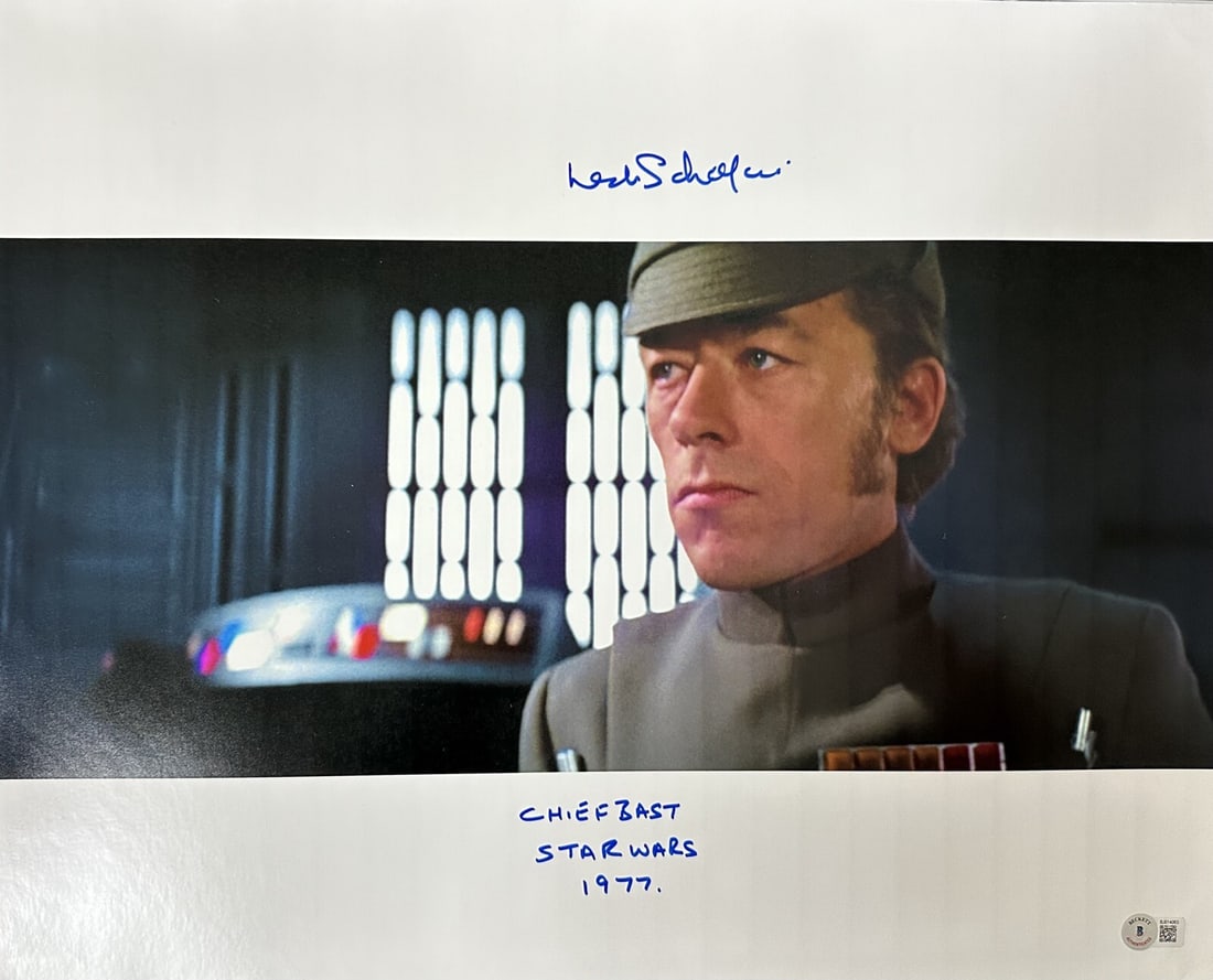 16x20 Leslie Schofield Signed Photo Chief Bast Star Wars Beckett Authenticated: 16x20 Leslie Schofield Signed Photo Chief Bast Star Wars Beckett Authenticated This is an original 16x20 inch color photograph autographed by Leslie Schofield, who portrayed Chief Bast in Star Wars: A