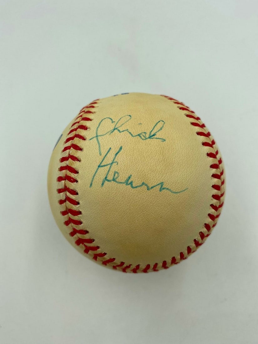 Chick Hearn 1980s Signed Baseball Los Angeles Lakers PSA DNA COA: Chick Hearn 1980s Signed Baseball Los Angeles Lakers PSA DNA COA This rare Chick Hearn single signed baseball from the 1980s is a must-have for fans and collectors alike. Authenticated by PSA/DNA, thi