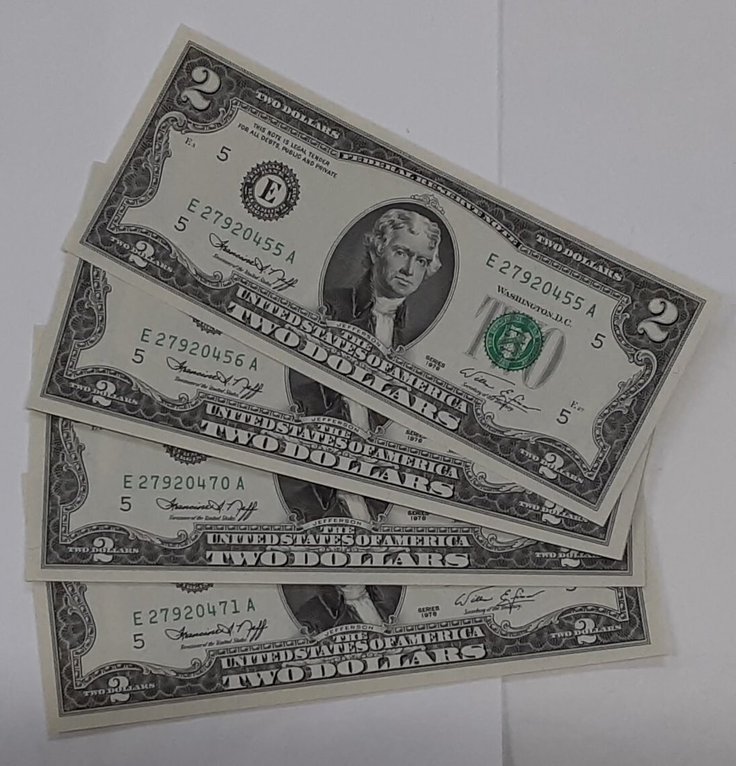 Seventeen 1976 Uncirculated $2 Federal Reserve Notes With Consecutive Serial Numbers (1 of 3)