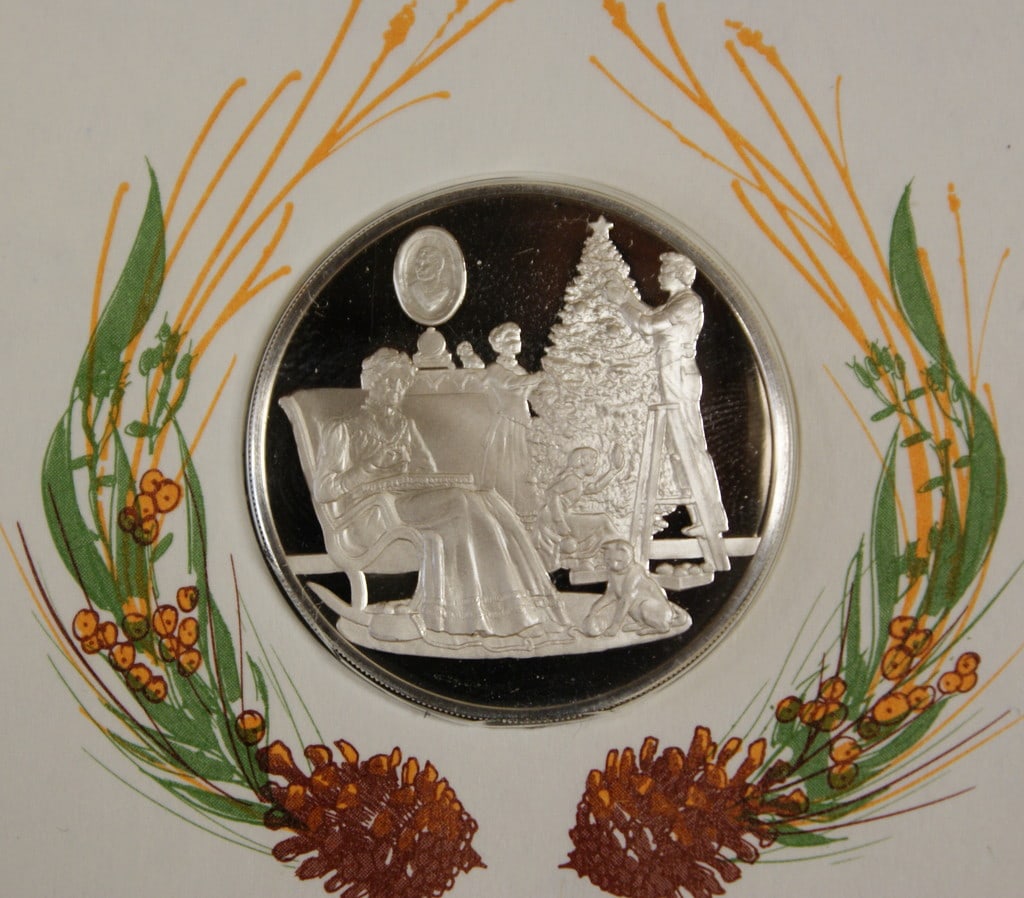 1973 Christmas Silver Proof Medal by Franklin Mint: 1973 Christmas Silver Proof Medal by Franklin Mint This Christmas 1973 commemorative medal is a proof silver piece produced by Franklin Mint. It originates from the United States and is uncirculated,