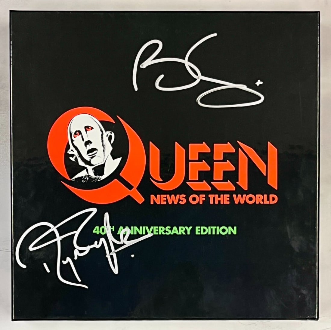 Rare Queen News of The World 40th Anniversary Box Set Signed by Brian May Roger Taylor (1 of 7)