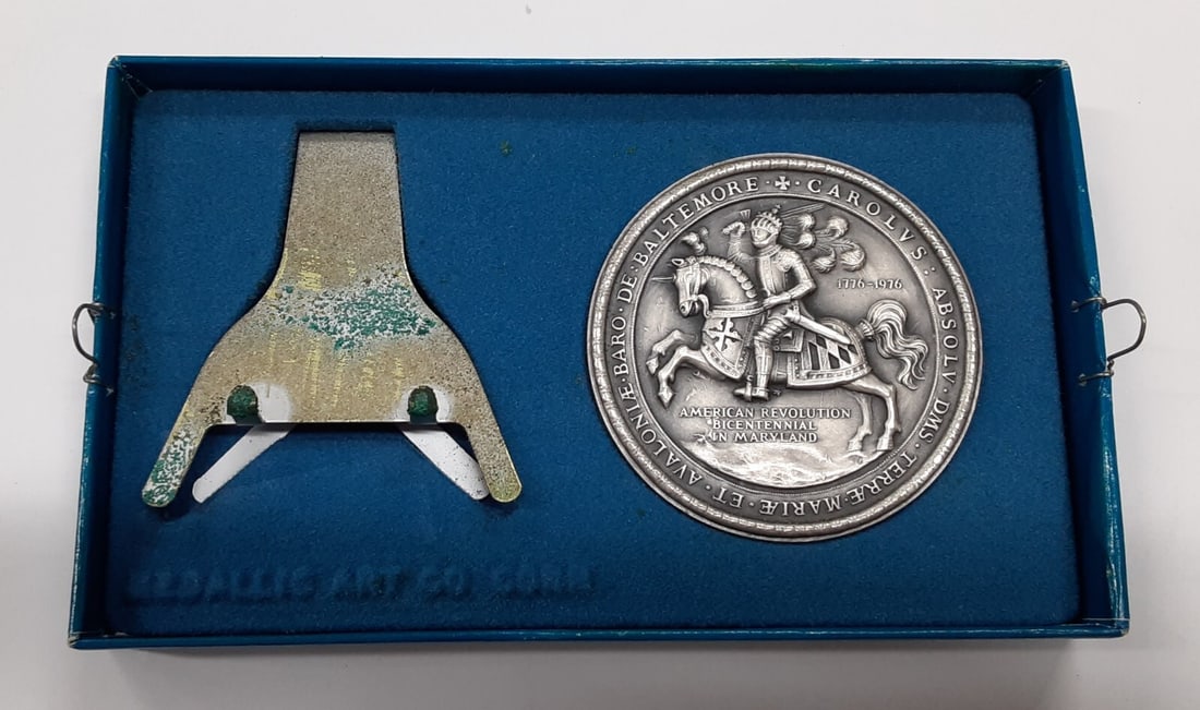 Maryland Bicentennial .999 Fine Silver 4.375 Oz Medal 1975 Thirteen States: Maryland Bicentennial .999 Fine Silver 4.375 Oz Medal 1975 Thirteen States This 1975 Bicentennial Medal from the Official Medal Collection of the Thirteen Original States commemorates Maryland. Produc