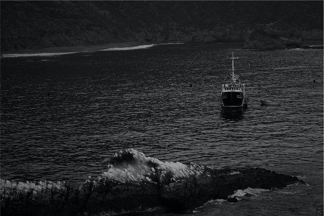 Rowan Daly Untitled Seascape Photography 18 x 24 Edition of 20: Rowan Daly Untitled Seascape Photography 18 x 24 Edition of 20 Discover the breathtaking beauty of the sea with this seascape photography piece titled "Untitled (Nr. 3969)" by Rowan Daly. Created in 2