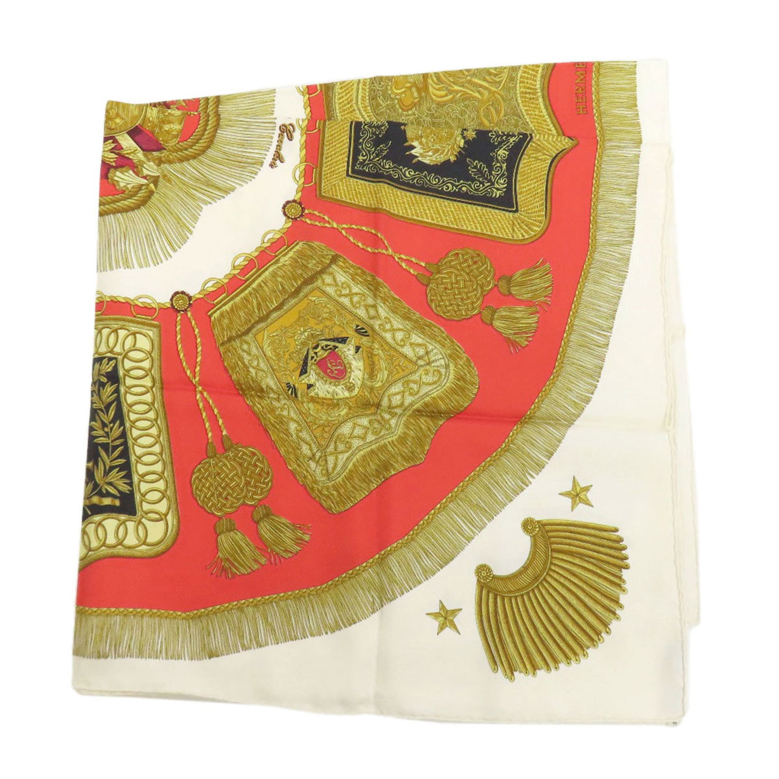 Silk scarf from Hermes Carre 90 in white 90cm x 88cm: Silk scarf from Hermes Carre 90 in white 90cm x 88cm Hermes Carre 90 is a women's silk scarf in a white colorway. Crafted in France, this elegant accessory measures 90cm x 88cm. The scarf shows signs