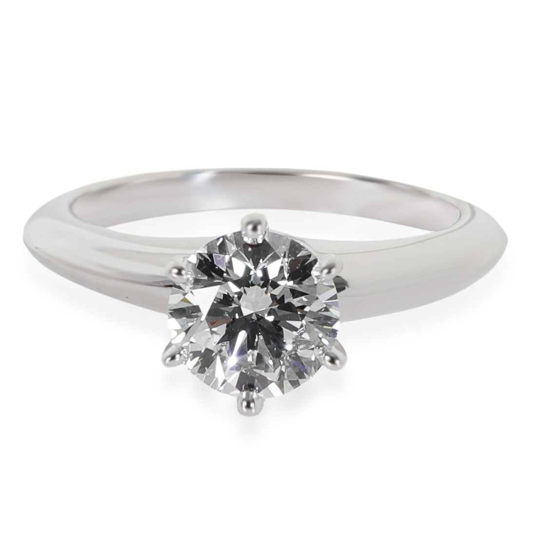 Tiffany & Co. 0.88 ct VS1 Round Diamond Engagement Ring in Platinum: Tiffany & Co. 0.88 ct VS1 Round Diamond Engagement Ring in Platinum This exquisite engagement ring from Tiffany & Co. features a stunning 0.88 ct round brilliant diamond, showcasing exceptional brilli