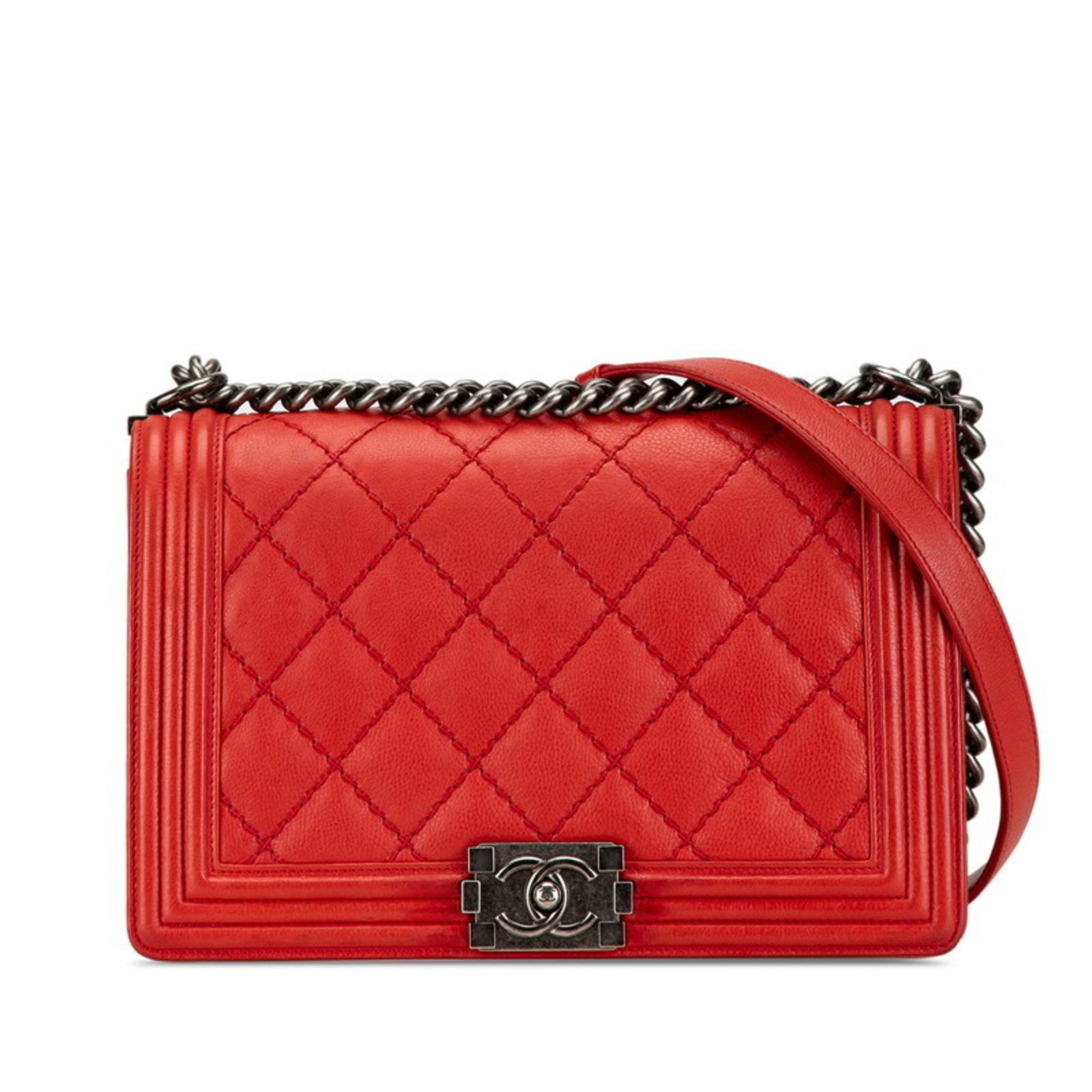 Red Chanel Boy Leather Shoulder Bag 18cm x 27cm x 6cm Italy: Red Chanel Boy Leather Shoulder Bag 18cm x 27cm x 6cm Italy This Chanel Boy handbag features a red leather exterior and is designed for women. It is crafted in Italy and showcases a classic silhouette