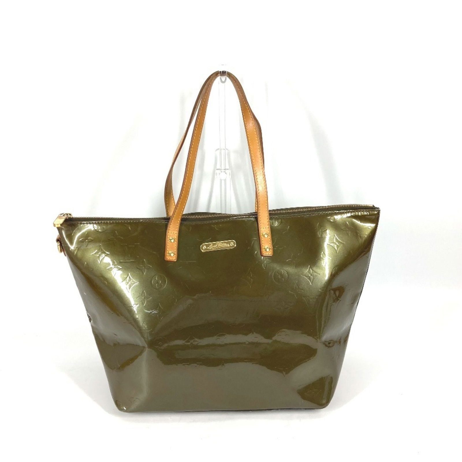 Khaki Patent Leather Louis Vuitton Bellevue Handbag from France: Khaki Patent Leather Louis Vuitton Bellevue Handbag from France This is a Louis Vuitton Bellevue handbag crafted from patent leather in khaki. Designed for women, it features a spacious interior and a
