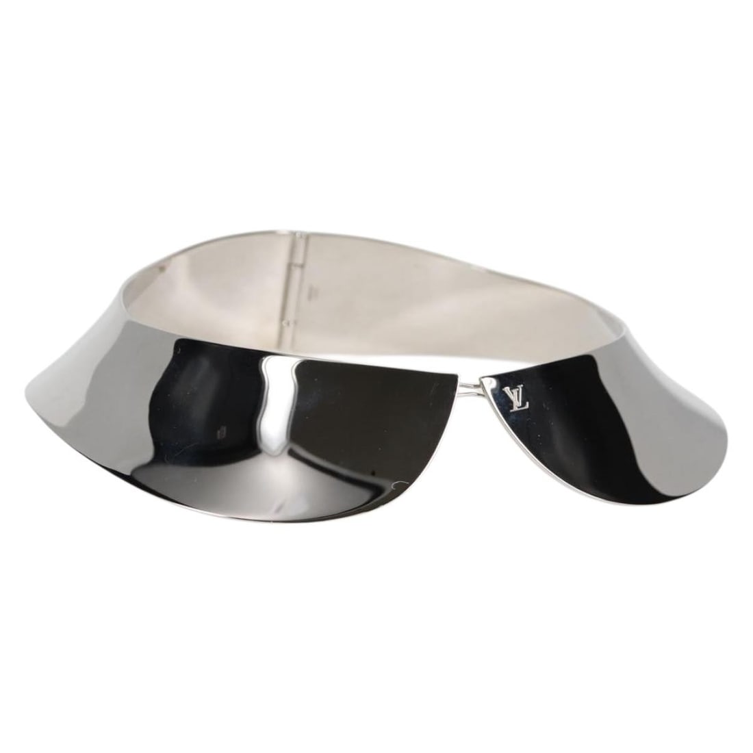 LOUIS VUITTON Choker Necklace Metal Silver M65243 Auth Italy: LOUIS VUITTON Choker Necklace Metal Silver M65243 Auth Italy This exquisite LOUIS VUITTON choker necklace showcases a sleek and stylish design crafted from high-quality metal in a stunning silver fini