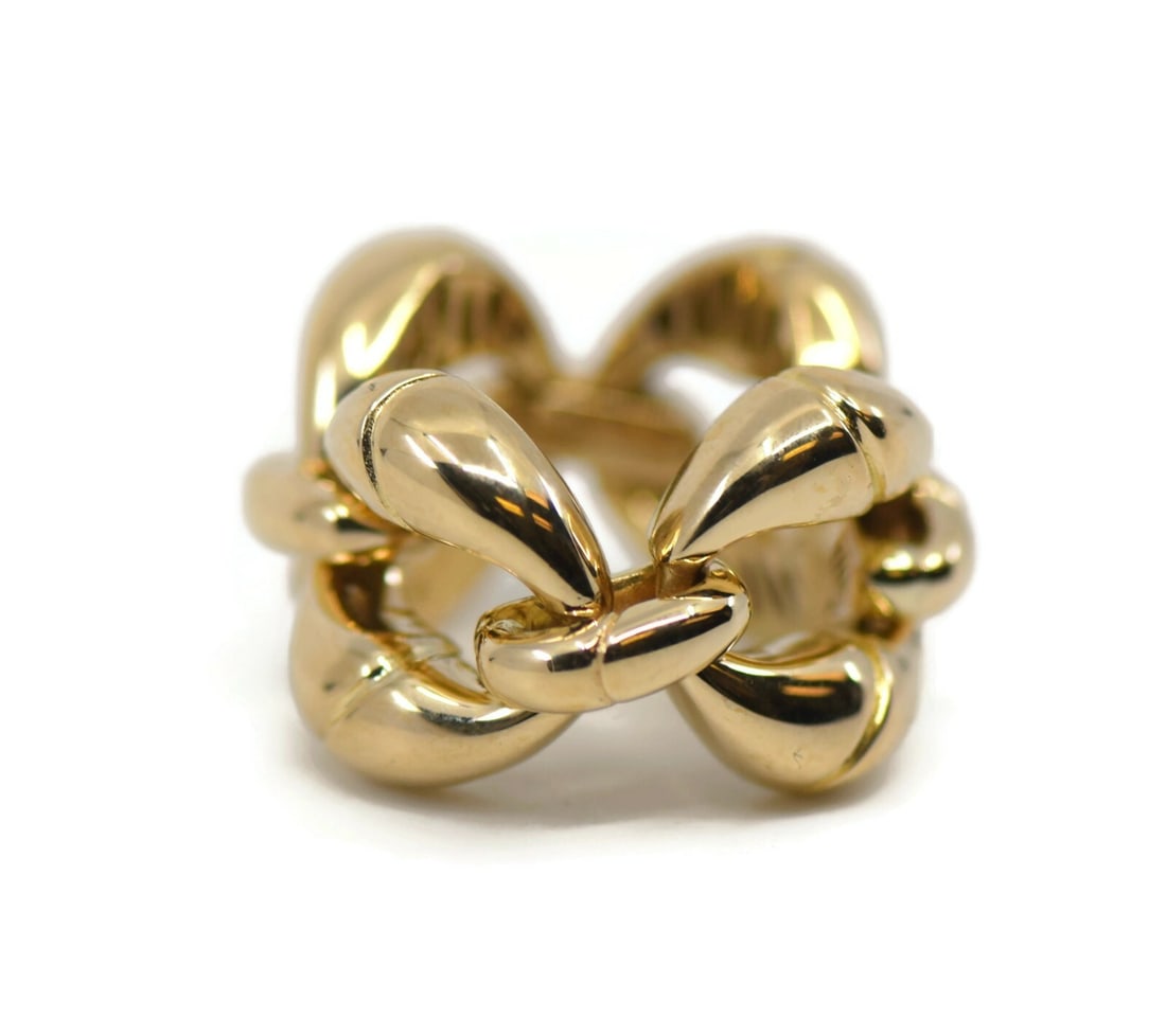 Gucci Horsebit 18K Yellow Gold Ring Authentic Size 6: Gucci Horsebit 18K Yellow Gold Ring Authentic Size 6 This exquisite Gucci Horsebit ring is crafted from 18K yellow gold, showcasing a unique and stylish design that embodies the luxury of the Gucci br