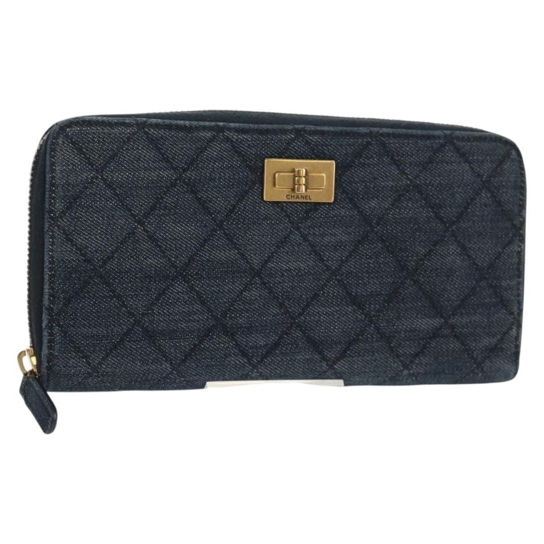 CHANEL 2.55 Long Wallet Denim Blue Gold CC Authentic: CHANEL 2.55 Long Wallet Denim Blue Gold CC Authentic Presenting the CHANEL 2.55 Zip Around Wallet, a luxurious accessory crafted from high-quality canvas in a stunning denim blue color with elegant go