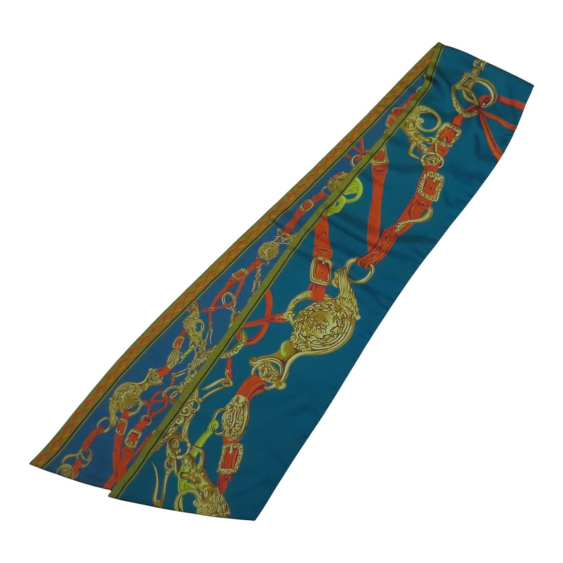 HERMES Maxi Twilly Silk Scarf Green Multicolor France: HERMES Maxi Twilly Silk Scarf Green Multicolor France This exquisite HERMES Maxi Twilly Scarf showcases a vibrant green multicolor design, crafted from luxurious silk. Perfectly versatile, this scarf