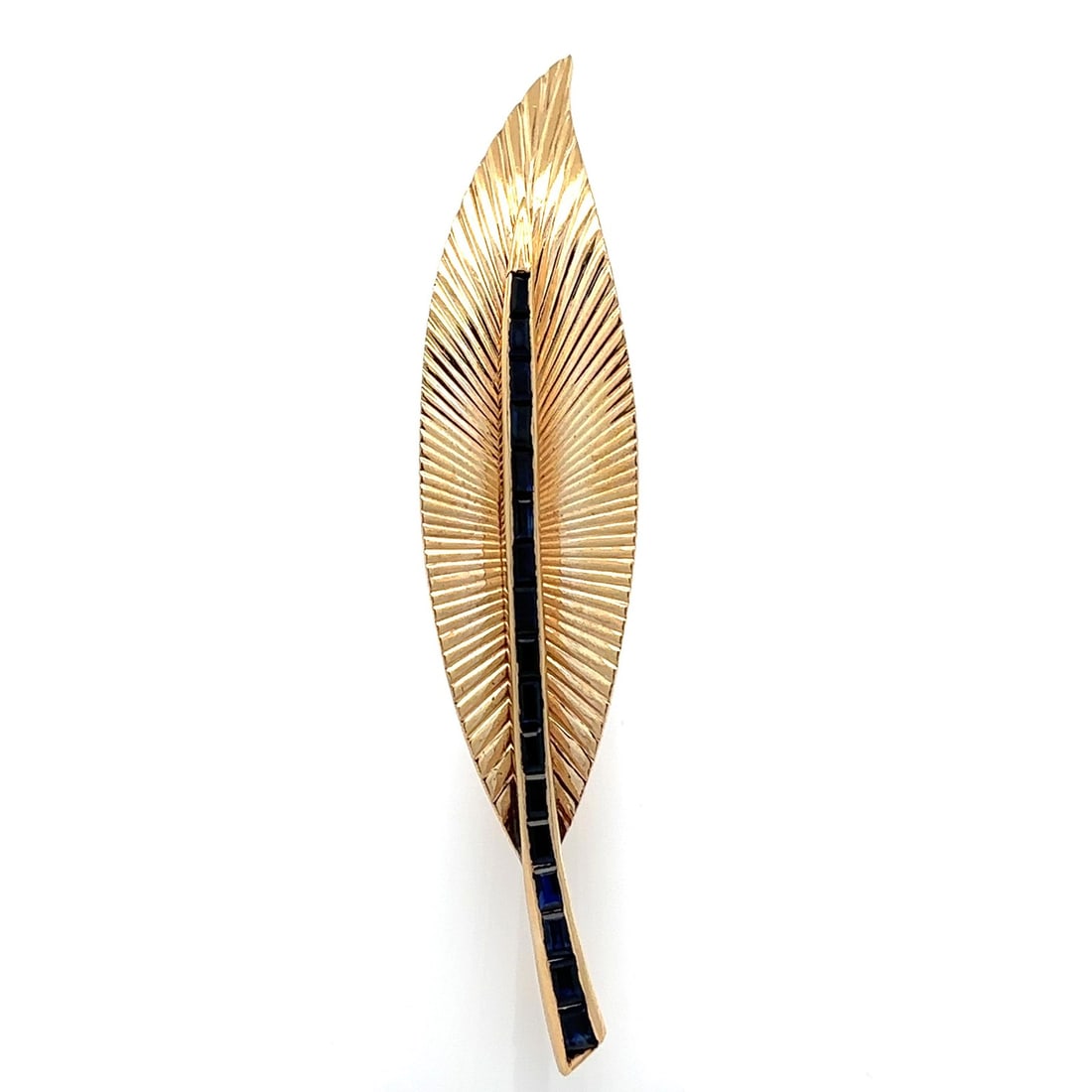 Vintage Retro Yellow Gold Sapphire Leaf Pin Brooch: Vintage Retro Yellow Gold Sapphire Leaf Pin Brooch This stunning Vintage Retro Yellow Gold Baguette Sapphire Textured Leaf Feather Pin Brooch showcases exquisite craftsmanship and timeless design. Ado
