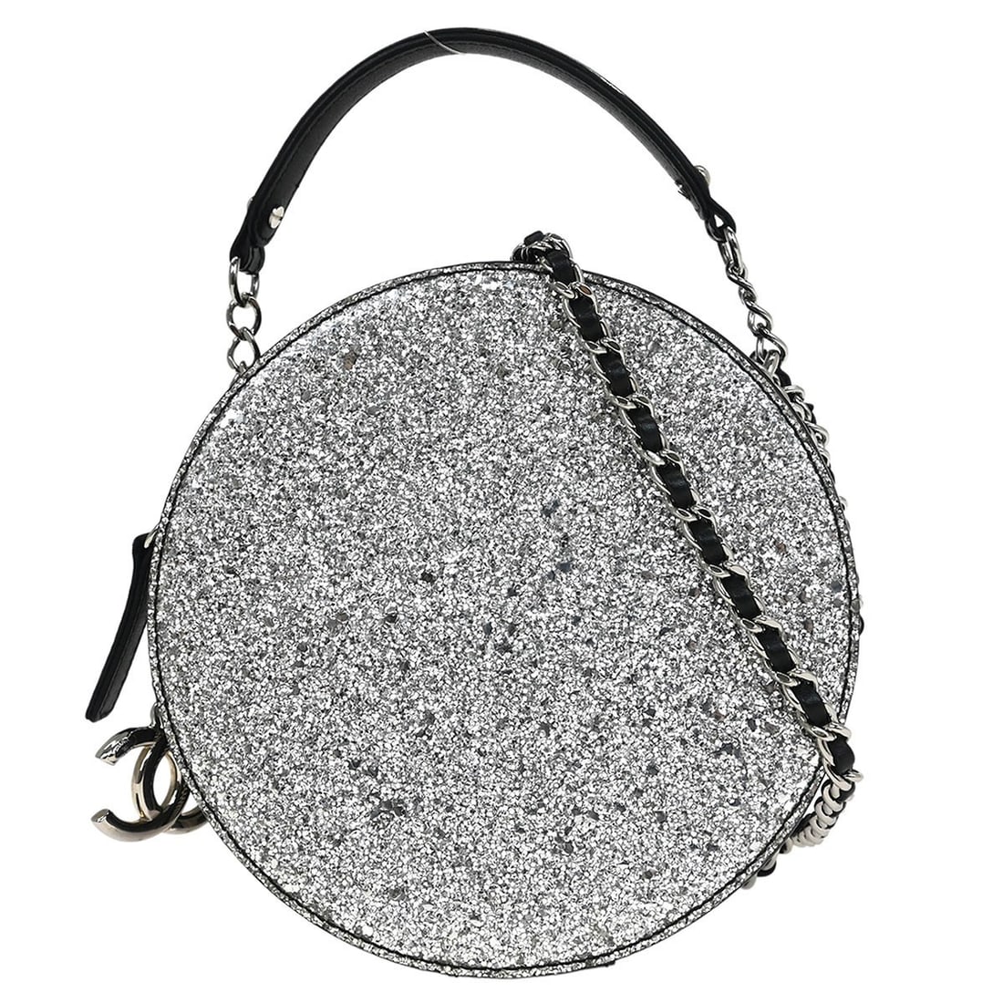 Chanel Metallic Silver Patent Leather Chain Shoulder Bag Italy: Chanel Metallic Silver Patent Leather Chain Shoulder Bag Italy Introducing the Chanel Metallic Silver Patent Leather Round Chain Shoulder Bag, a stunning accessory that combines elegance and functiona