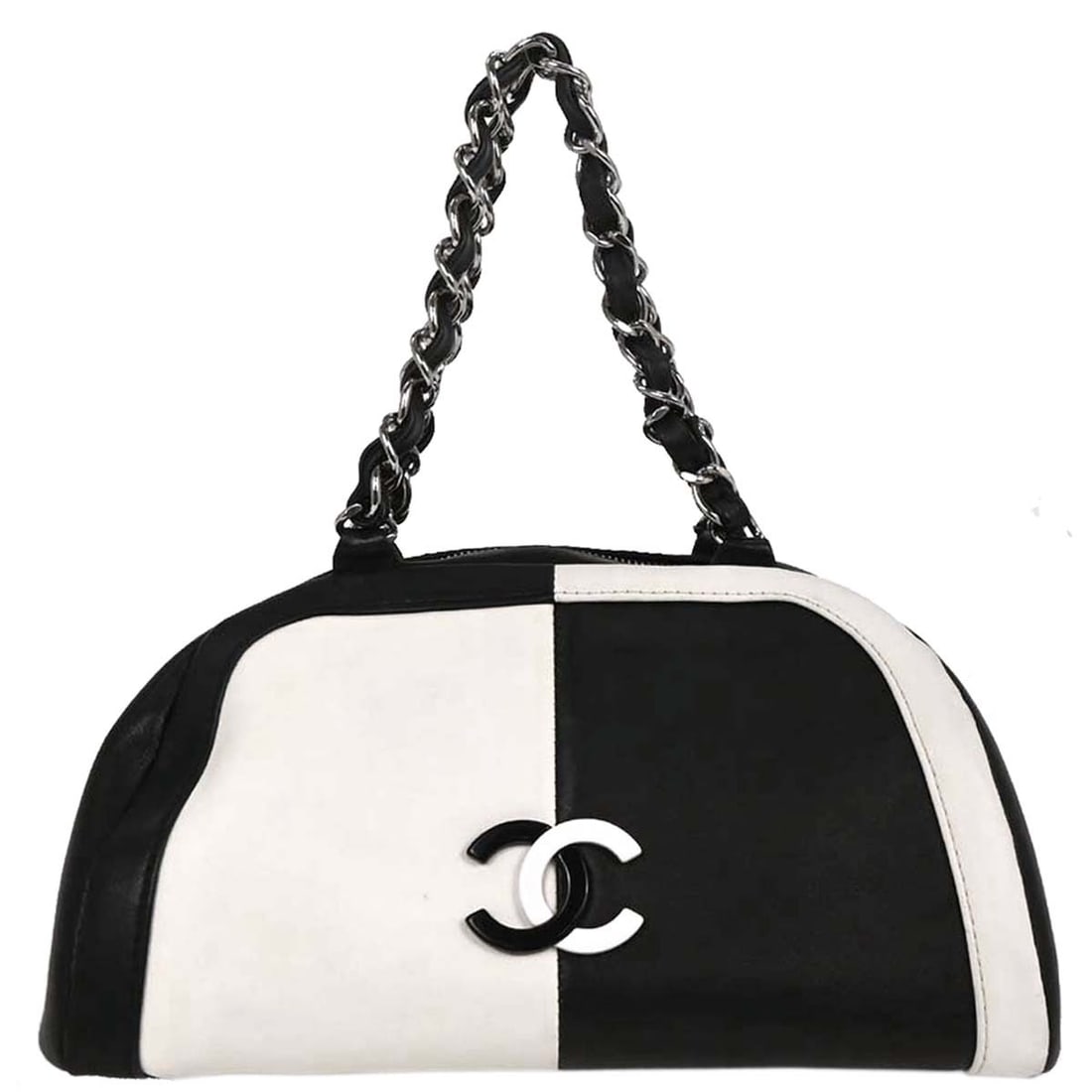 Chanel Black Quilted Lambskin Handbag with Chain Strap: Chanel Black Quilted Lambskin Handbag with Chain Strap This Chanel Black Lambskin Handbag is a stylish and versatile accessory, perfect for casual occasions. The handbag features a quilted pattern, cr
