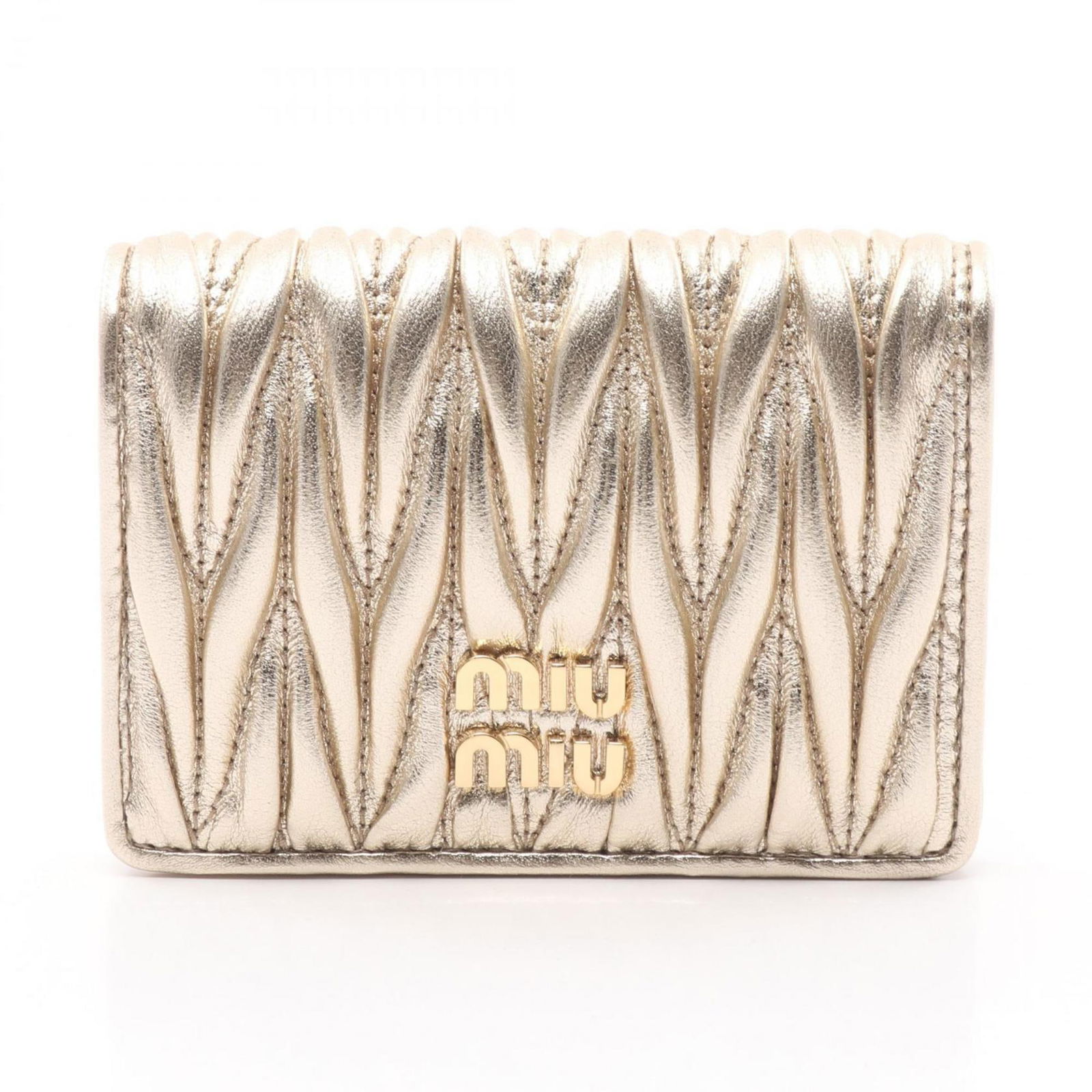 Gold Leather Matelasse Wallet by Miu Miu: Gold Leather Matelasse Wallet by Miu Miu This Miu Miu Matelasse wallet features a gold leather exterior with a classic matelasse design. Suitable for all genders, it is crafted in Italy and is in exce