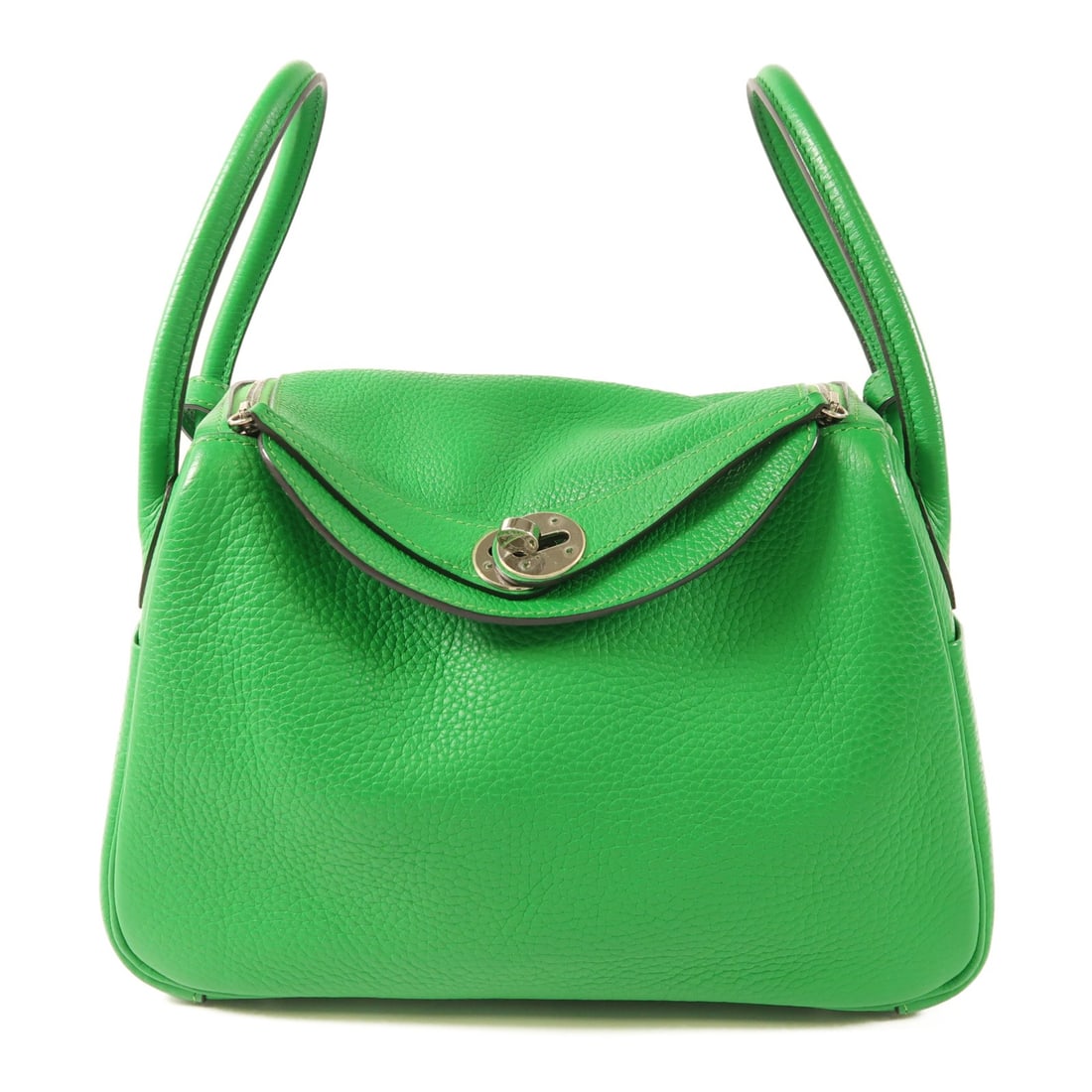 HERMES Lindy 26 Green Calfskin 2Way Shoulder Bag: HERMES Lindy 26 Green Calfskin 2Way Shoulder Bag This exquisite HERMES Lindy 26 2Way Shoulder Bag showcases a stylish design crafted from high-quality calfskin leather in a vibrant green color. The ba