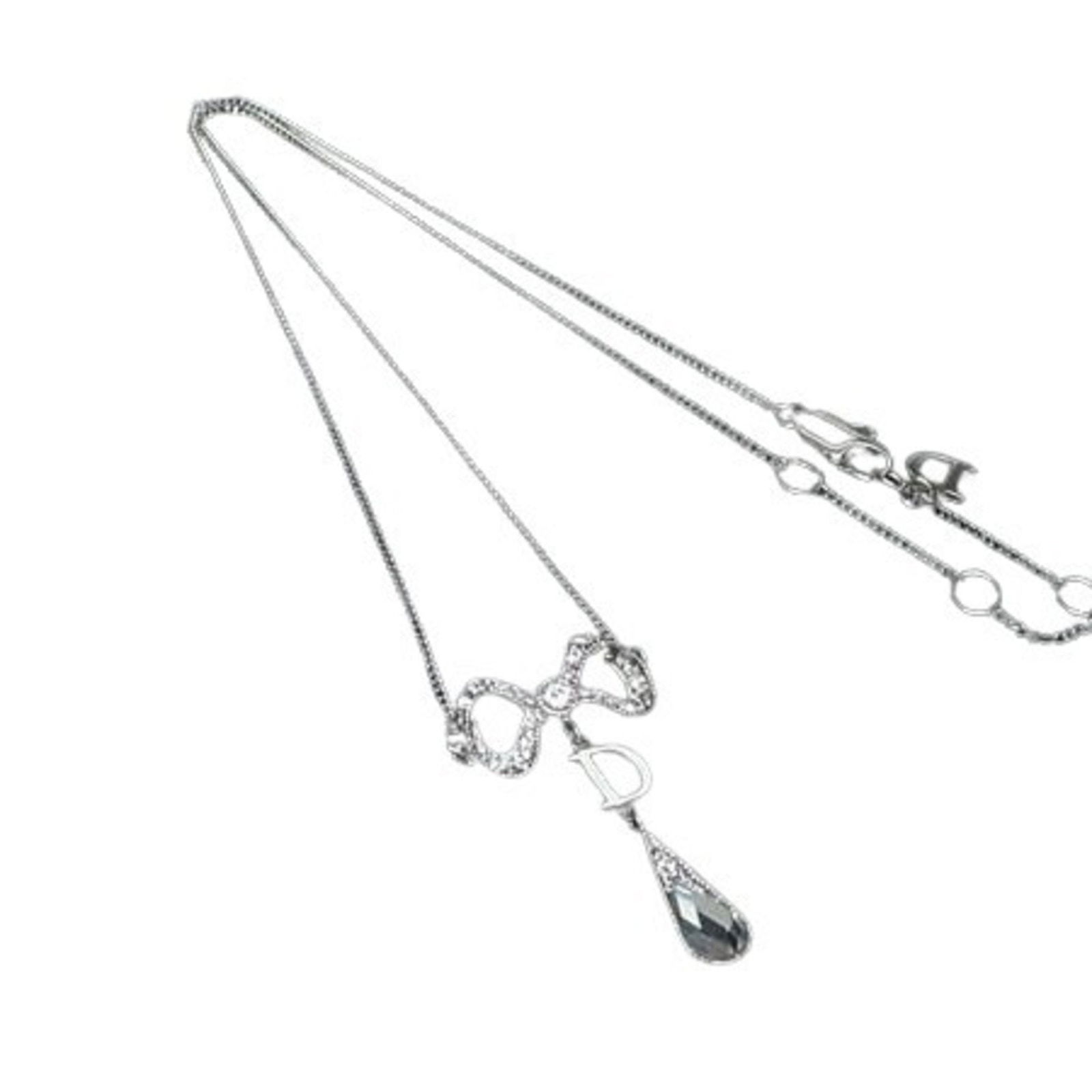 Silver Metal Necklace by Dior for Women 44cm French Design: Silver Metal Necklace by Dior for Women 44cm French Design This Dior necklace features a sleek silver-tone metal design, crafted for women. Made in France, it showcases refined dimensions and subtle e