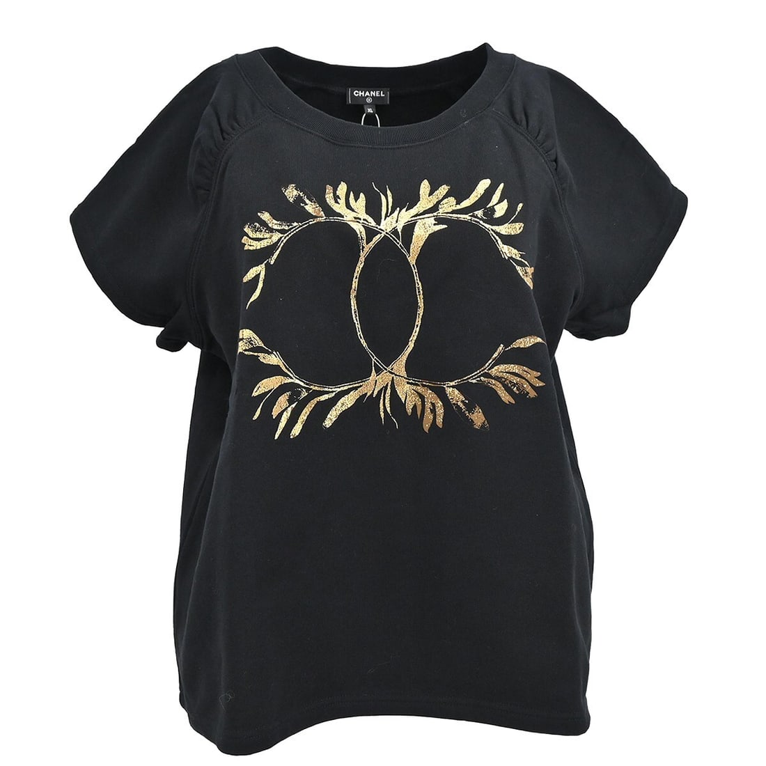 Chanel Vintage Black Cotton Short Sleeve T-Shirt XL: Chanel Vintage Black Cotton Short Sleeve T-Shirt XL Elevate your casual wardrobe with this vintage Chanel short sleeve T-shirt, perfect for summer outings. This stylish piece features a classic round