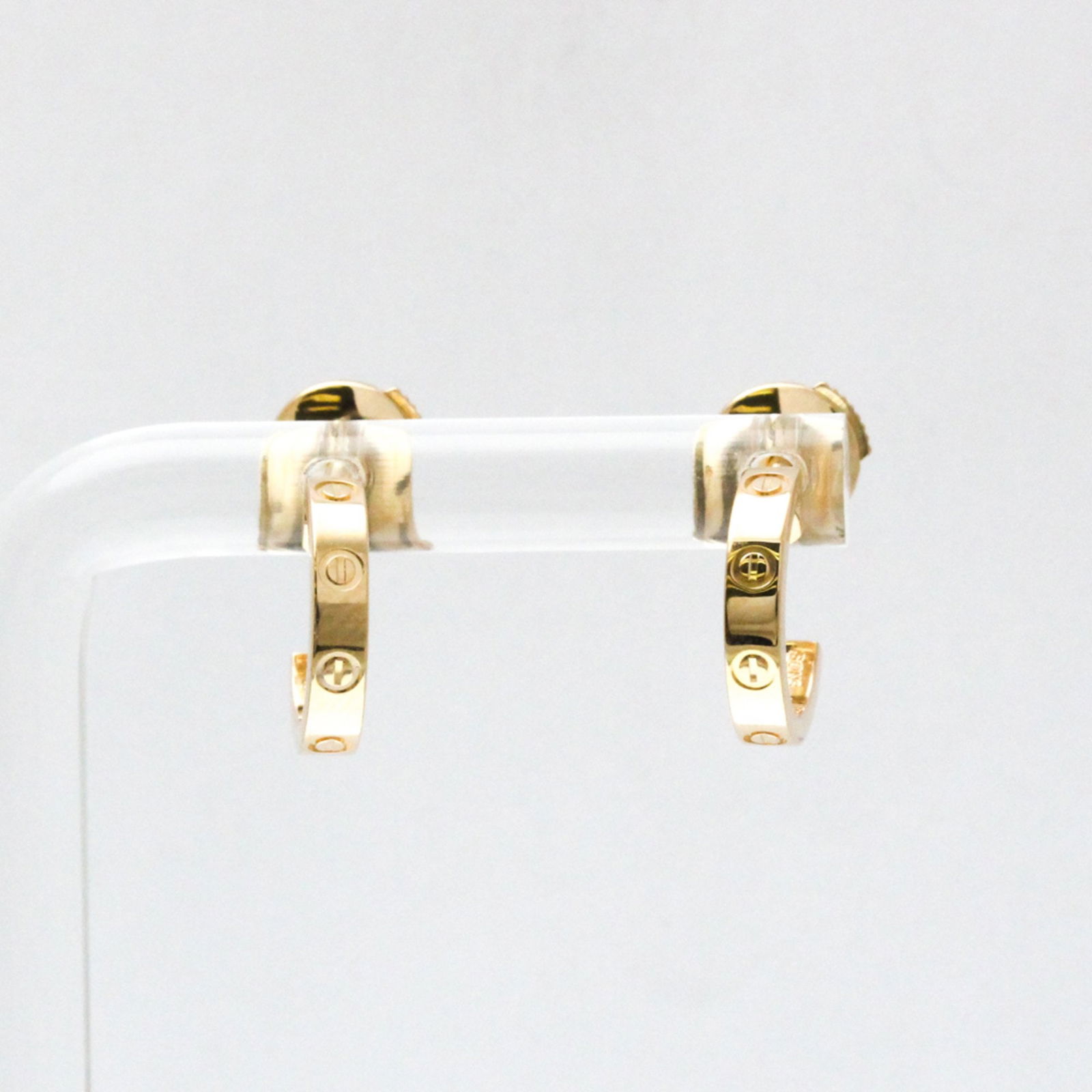 Rose Gold Cartier Love Bracelet for Women 12mm: Rose Gold Cartier Love Bracelet for Women 12mm This Cartier Love bangle is crafted from rose gold and features a gold finish. Designed for women, it measures 12.00mm by 2.50mm and weighs 3.5g (0.12oz)