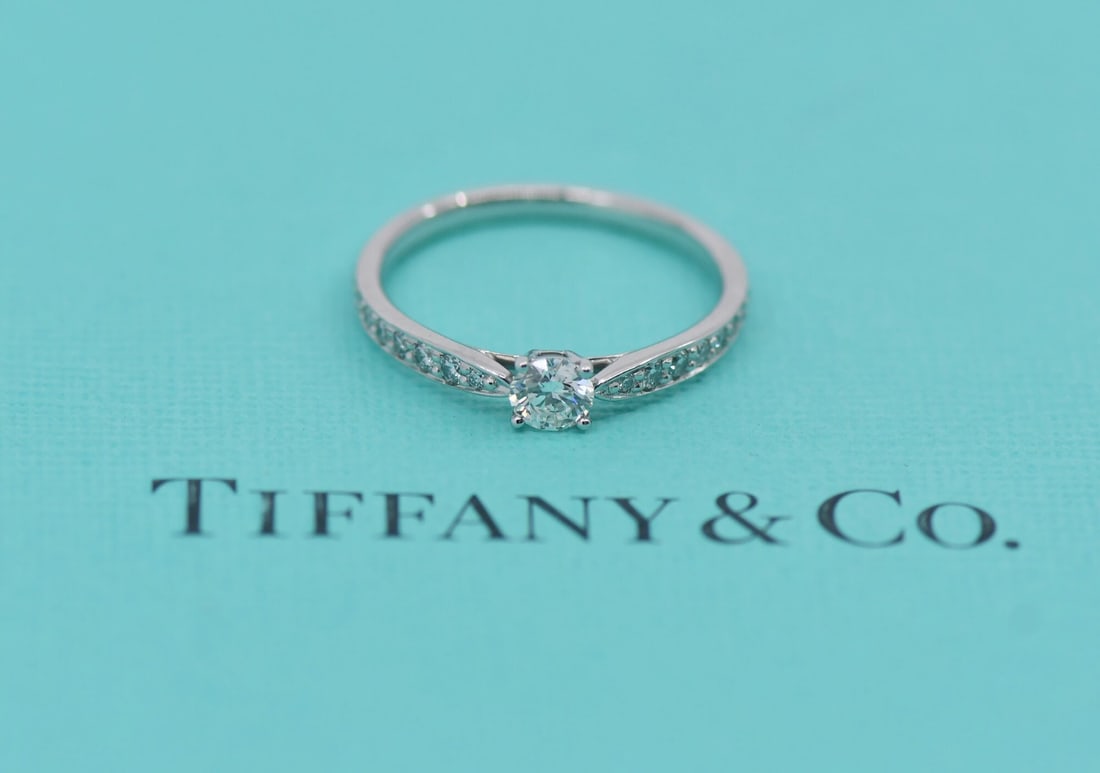 Platinum Harmony Diamond Engagement Ring by Tiffany Size 6 0.25ct D VVS1: Platinum Harmony Diamond Engagement Ring by Tiffany Size 6 0.25ct D VVS1 This Tiffany & Co. Harmony engagement ring features a round brilliant diamond of 0.25 carat with D color and VVS1 clarity, set