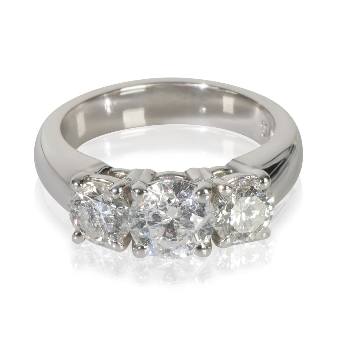 1 ct Round Brilliant Diamond Engagement Ring in 18K White Gold: 1 ct Round Brilliant Diamond Engagement Ring in 18K White Gold This stunning engagement ring features a 1 ct round brilliant diamond at its center, complemented by 1.05 ct of additional diamonds as si