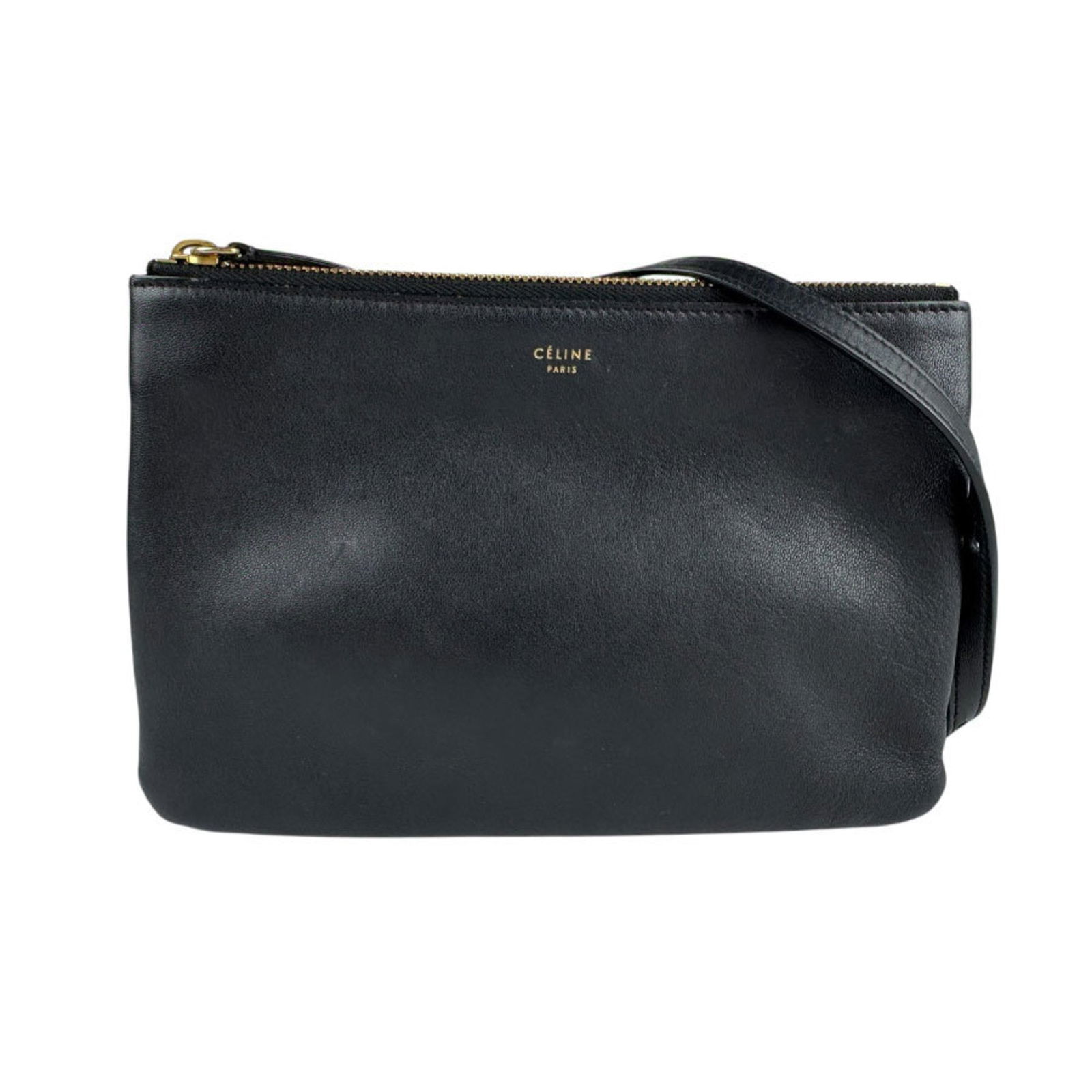 Celine Trio black leather shoulder bag France: Celine Trio black leather shoulder bag France This Celine Trio is a women's handbag crafted from black leather. The bag features a compact and functional design, with a strap length suitable for shoul