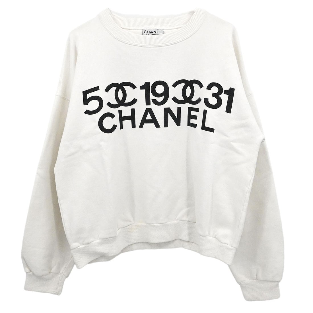 White Cotton Long Sleeve Top by Chanel Size Large: White Cotton Long Sleeve Top by Chanel Size Large This Chanel long sleeve top features a regular fit and is crafted from 100% cotton in a classic white color. Designed for casual occasions, it is a si