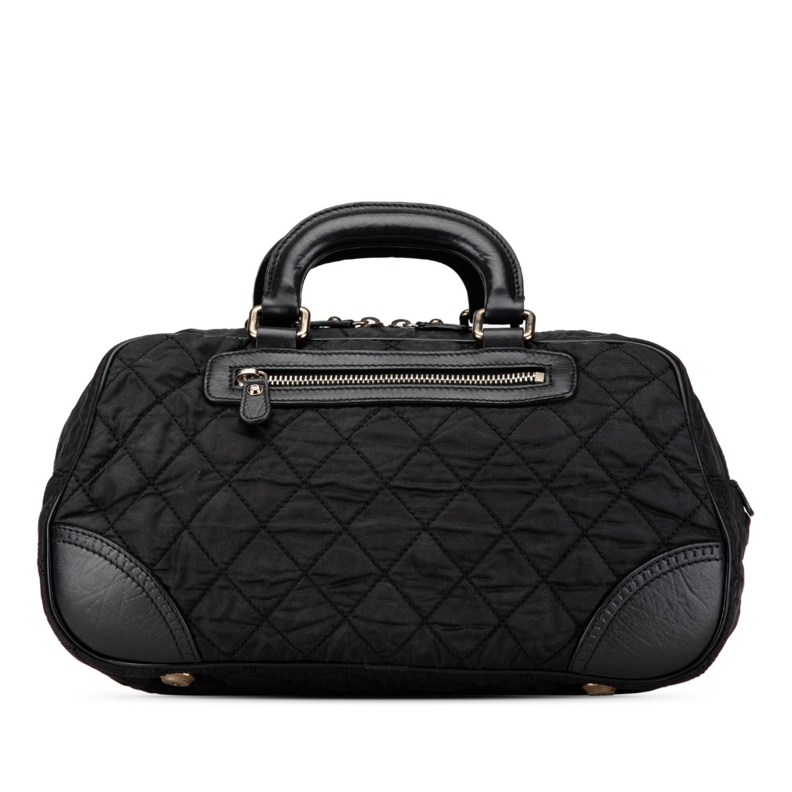 Chanel Paris New York Quilted Nylon Duffle Handbag Black Fabric: Chanel Paris New York Quilted Nylon Duffle Handbag Black Fabric This Chanel Paris New York Quilted Nylon Duffle Handbag showcases a sophisticated design crafted from quilted nylon with elegant leather