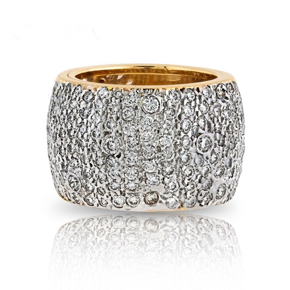 Elegant 18K Two Tone Estate Ring with 4 Carats of Diamonds: Elegant 18K Two Tone Estate Ring with 4 Carats of Diamonds This stunning 18K Two Tone Ring is a remarkable estate piece that combines elegance and luxury. Crafted from 18K gold in both yellow and whit