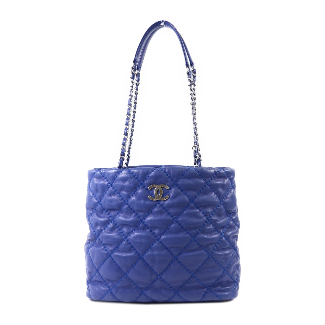 Blue Calfskin Leather Chain Shoulder Bag by CHANEL with Silver Hardware: Blue Calfskin Leather Chain Shoulder Bag by CHANEL with Silver Hardware This CHANEL shoulder bag features blue calfskin leather and a silver-tone chain strap, offering a sophisticated and timeless des