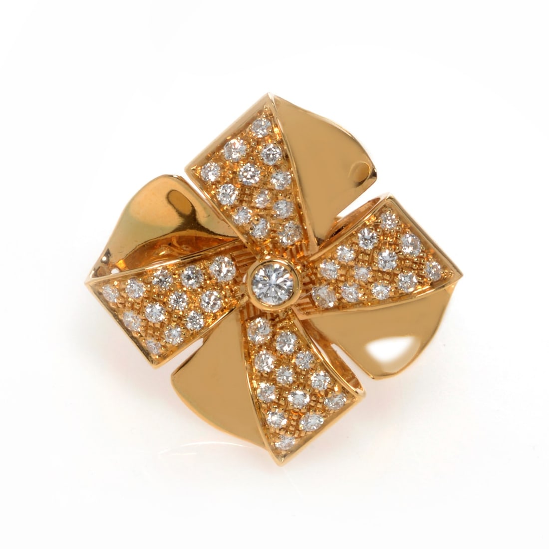 Luca Carati 18K Yellow Gold Diamond Flower Cocktail Ring 0.71cttw Size 7.5: Luca Carati 18K Yellow Gold Diamond Flower Cocktail Ring 0.71cttw Size 7.5 This exquisite Luca Carati cocktail ring features a stunning flower design crafted from 18k yellow gold. Adorned with a total