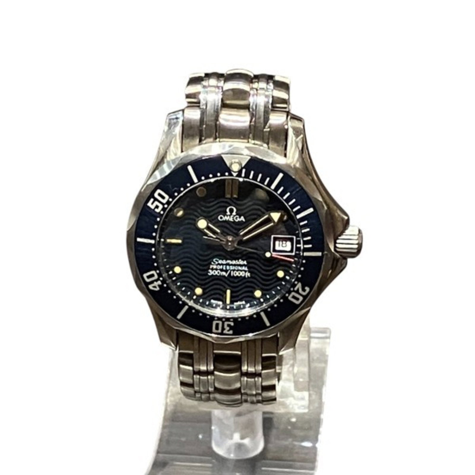 Omega Seamaster Steel Navy Women's Watch 28.1mm Swiss: Omega Seamaster Steel Navy Women's Watch 28.1mm Swiss This Omega Seamaster wristwatch features a navy dial and a stainless steel case and bracelet. Designed for women, it has a compact 28.1mm case dia