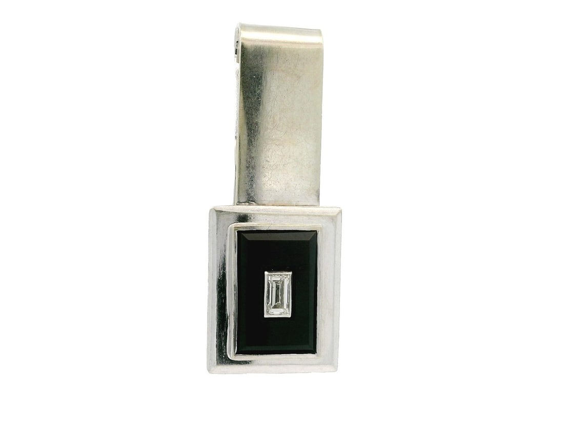 Vintage White Gold Money Clip with Black Onyx and Baguette Diamond: Vintage White Gold Money Clip with Black Onyx and Baguette Diamond This vintage money clip is crafted from solid 13-14k white gold, showcasing a striking rectangular black onyx at its center. The onyx