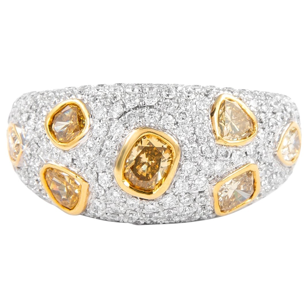 2.27ct Fancy Light Brown Yellow Diamond Ring 18k Gold: 2.27ct Fancy Light Brown Yellow Diamond Ring 18k Gold This exquisite 2.27ct Fancy Light Brown Yellow Multi Diamond Ring showcases a captivating cocktail design, featuring a vibrant array of fancy ligh