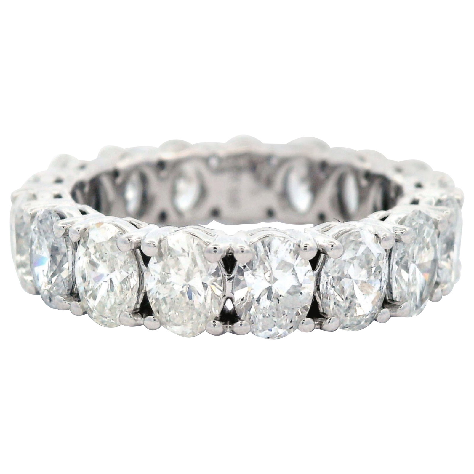 5.13ct Oval Diamond Eternity Band 18k White Gold: 5.13ct Oval Diamond Eternity Band 18k White Gold This exquisite 5.13 ct oval cut diamond eternity band is crafted in luxurious 18k white gold. Featuring 24 sparkling oval cut diamonds, this contempora